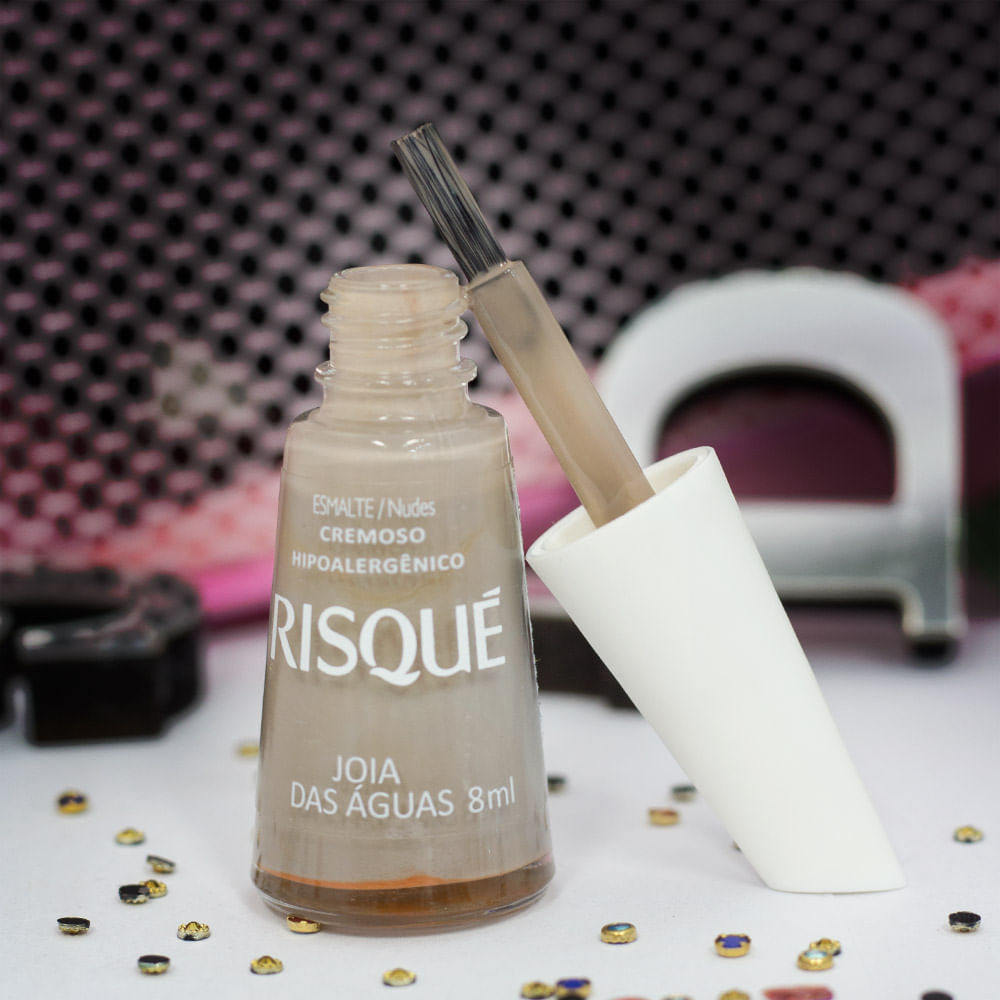 Frasco do Esmalte Risqué Joia das Águas com pincel exposto