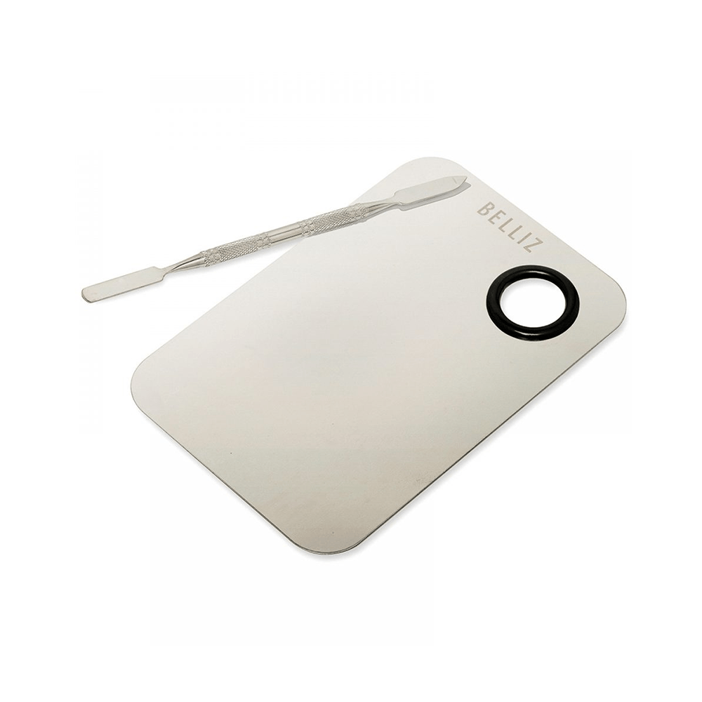 Paleta de metal Belliz acompanhada por espátula dupla, vista em fundo branco