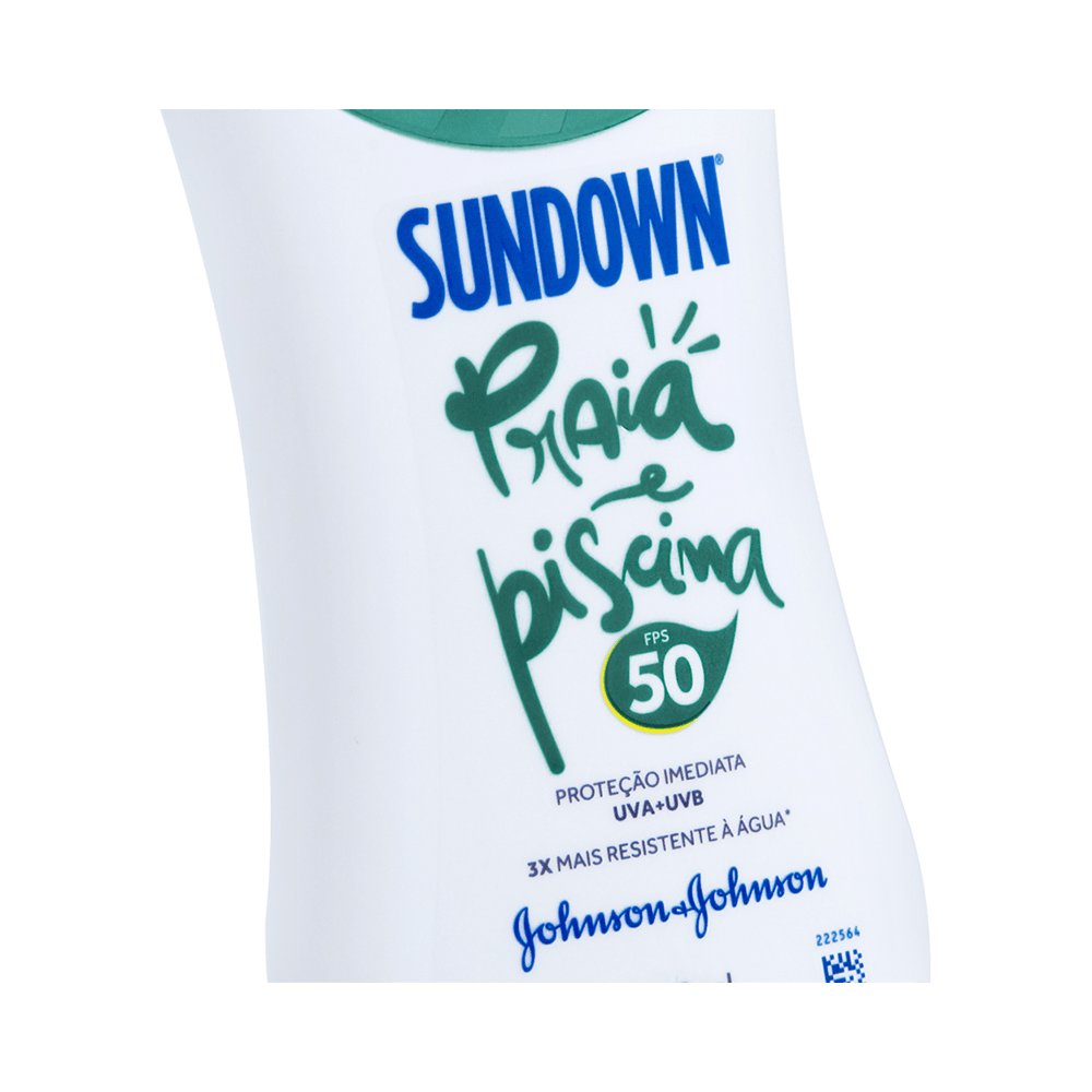 Close frontal do frasco Sundown destacando FPS 50 e resistência à água