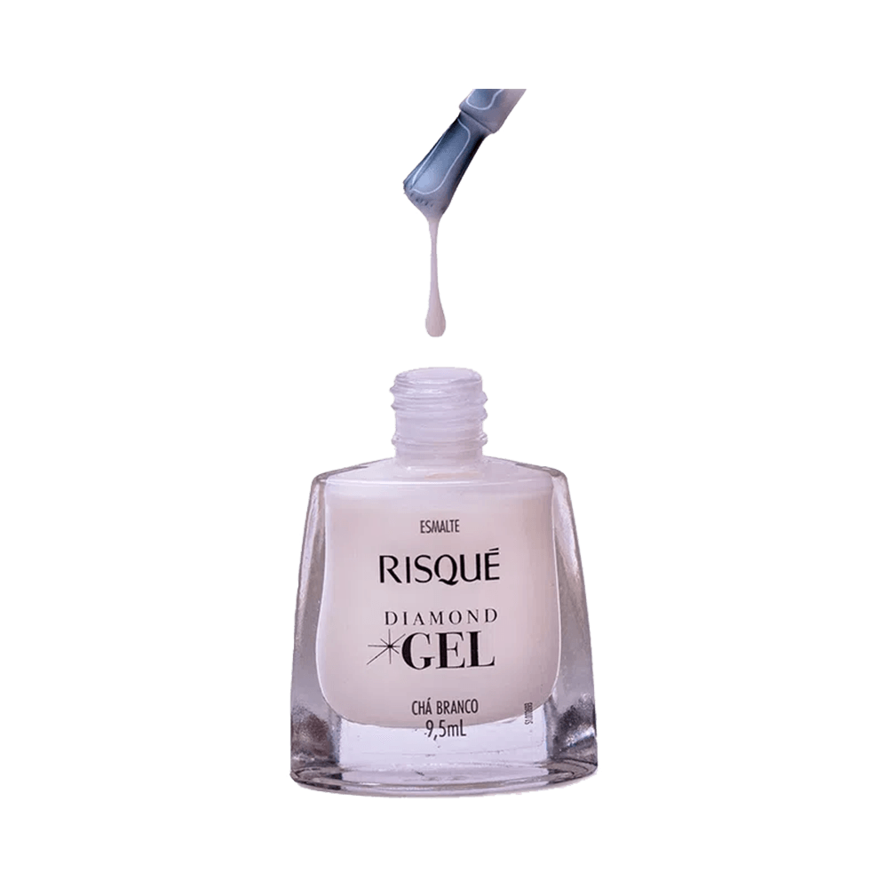 Detalhe do pincel do Esmalte Risqué Diamond Gel Chá Branco Natural, esmalte escorrendo do pincel