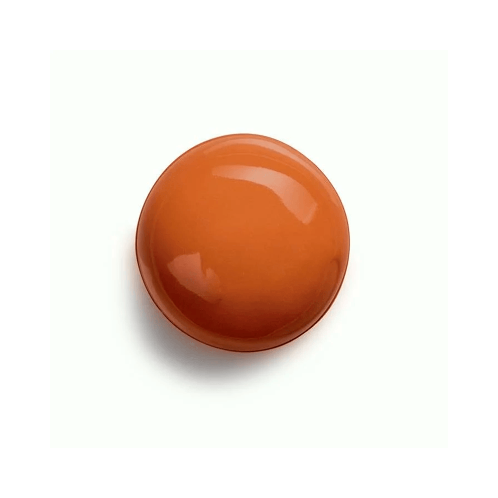 Gota do protetor solar L'Oréal Paris Defender UV mostrando textura e cor