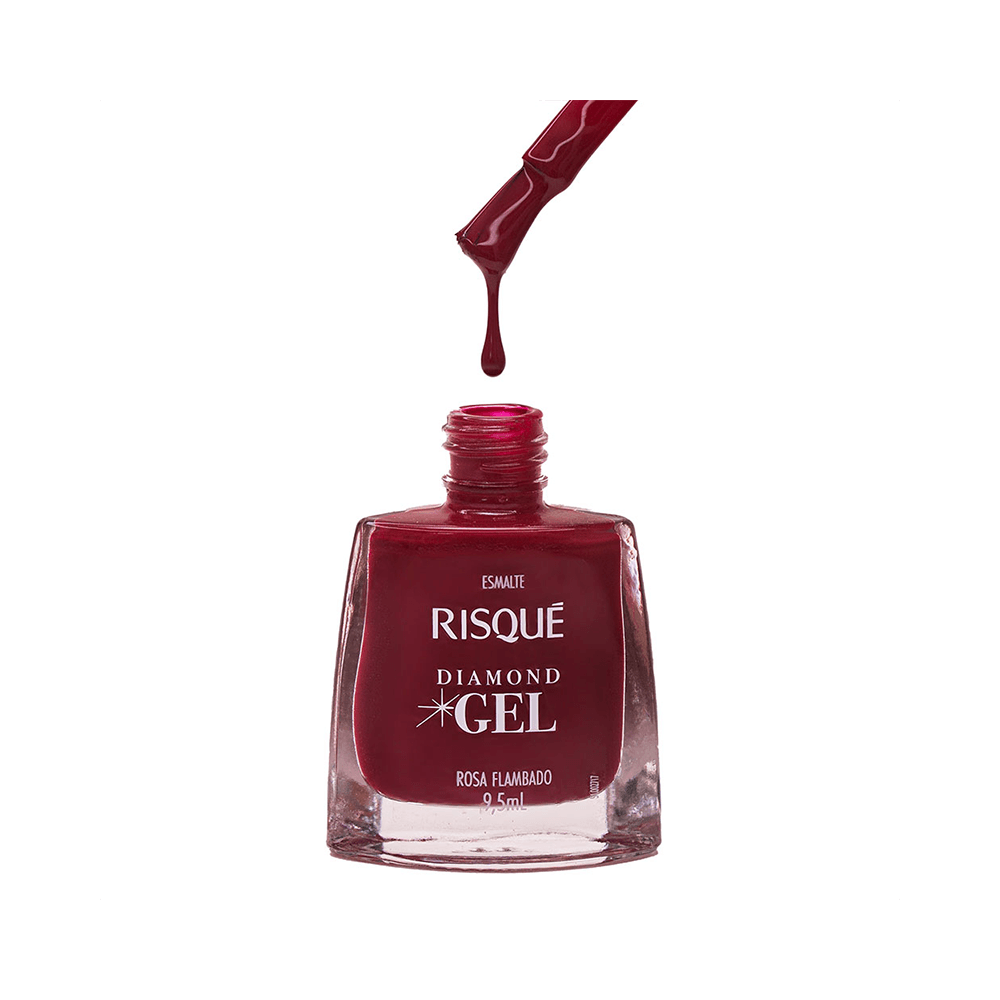 Macro do pincel do esmalte Risqué Diamond Gel com gota de esmalte rosa flambado