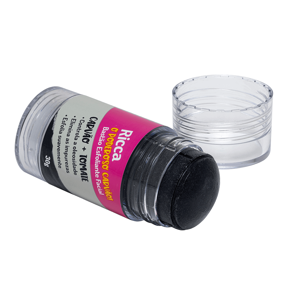 Imagem detalhada do Bastão Esfoliante Ricca mostrando embalagem e produto preto