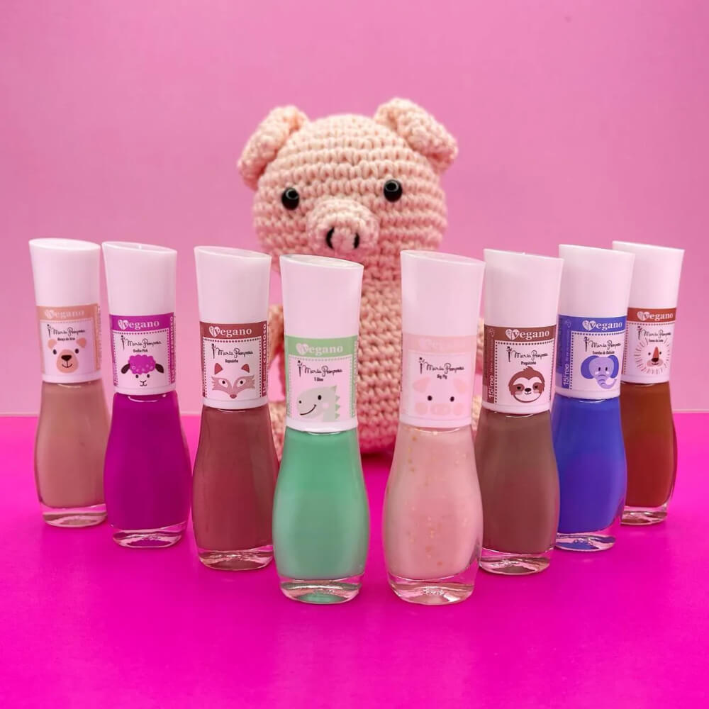 Conjunto de esmaltes Mohda Maria Pomposa destacando embalagem transparente e cores, incluindo tom marrom Fome de Leão