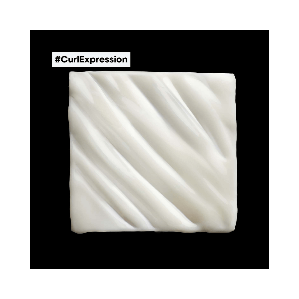 Close da textura cremosa do leave-in L'Oréal Curl Expression