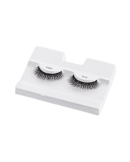 Cílios Kiss New York i-Envy DBD Collection Divou em suporte branco vista angular