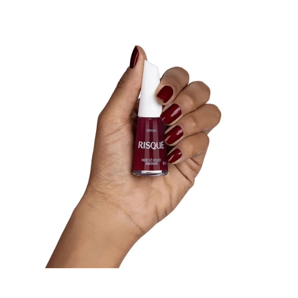Esmalte Risqué vermelho cremoso 8ml em destaque