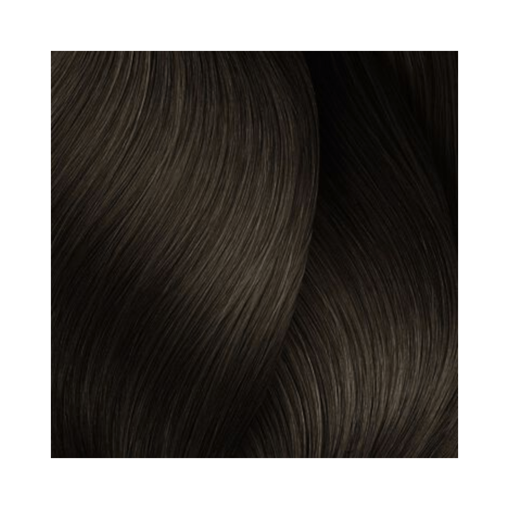 Mechas na cor 6.13 mostrando brilho e nuances acinzentadas e douradas