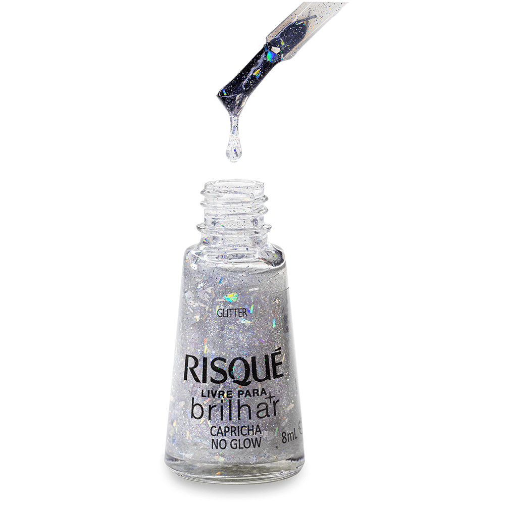 Pincel e fluidez do esmalte Risqué mostrando partículas de glitter prateado