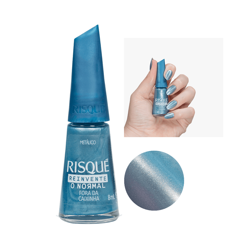 Esmalte Risqué Reinvente Azul Metálico Fora da Caixinha em frasco com aplicação nas unhas, acabamento metálico brilhante