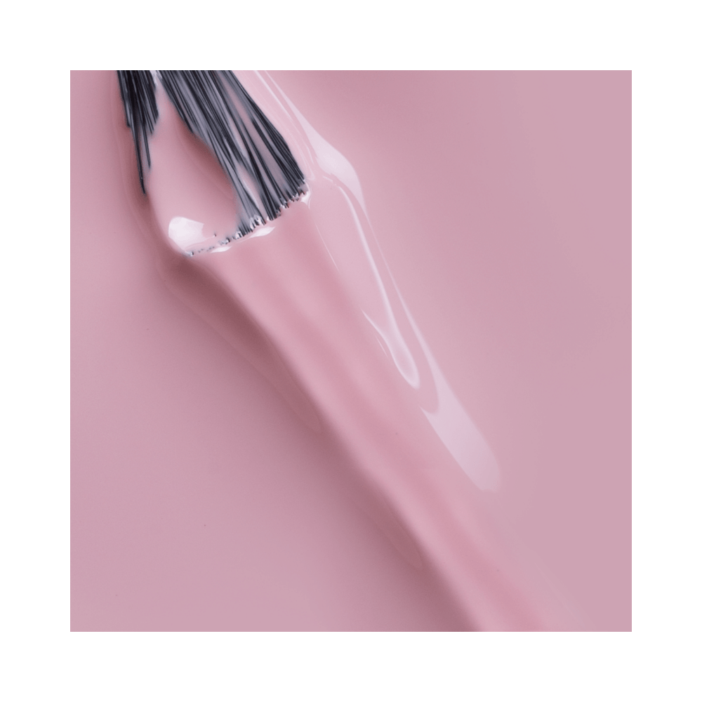Pincel com textura cremosa do esmalte Impala Serena