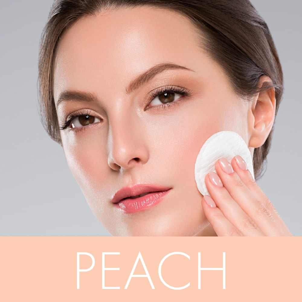 Aplicação do Pó Compacto Makiê Peach em modelo, mostrando acabamento natural