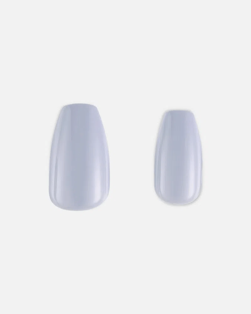 Duas unhas postiças Kiss New York imPRESS Color Bailarina Cloudless exibindo acabamento brilhante