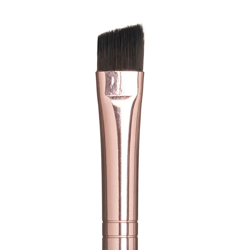 Close-up ponta do pincel Ricca Rose Gold com cerdas chanfradas