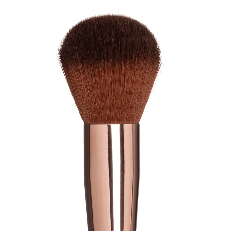 Close-up das cerdas densas e arredondadas do Pincel Ricca Rose Gold