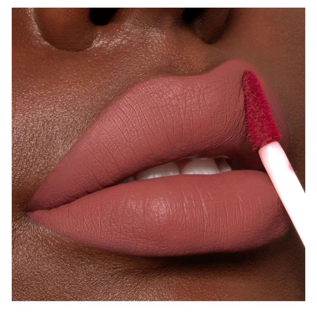Close nos lábios com Batom Líquido Matte Vult Rosa Vintage