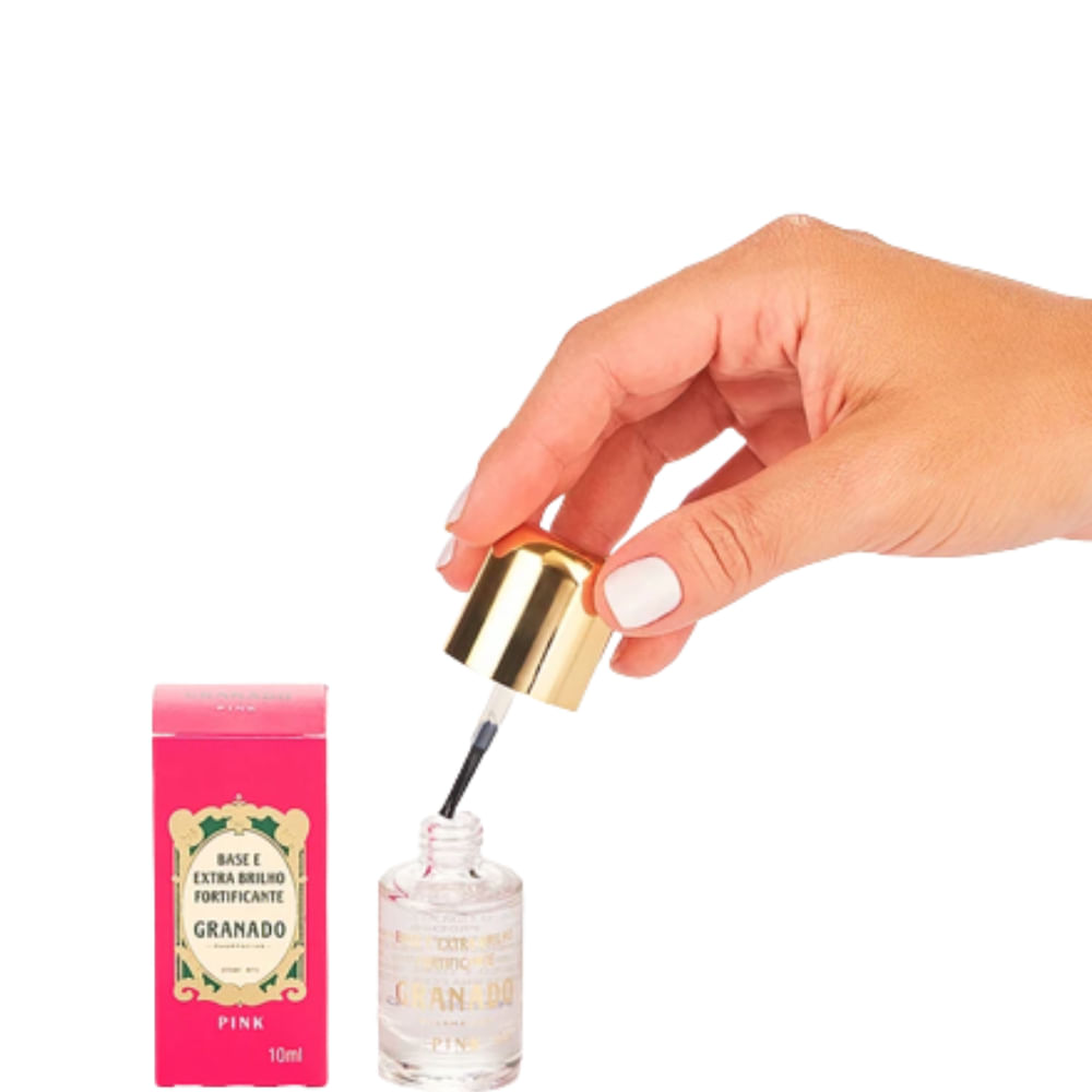 Aplicação da Base e Extra Brilho Fortificante Granado com pincel e embalagem rosa