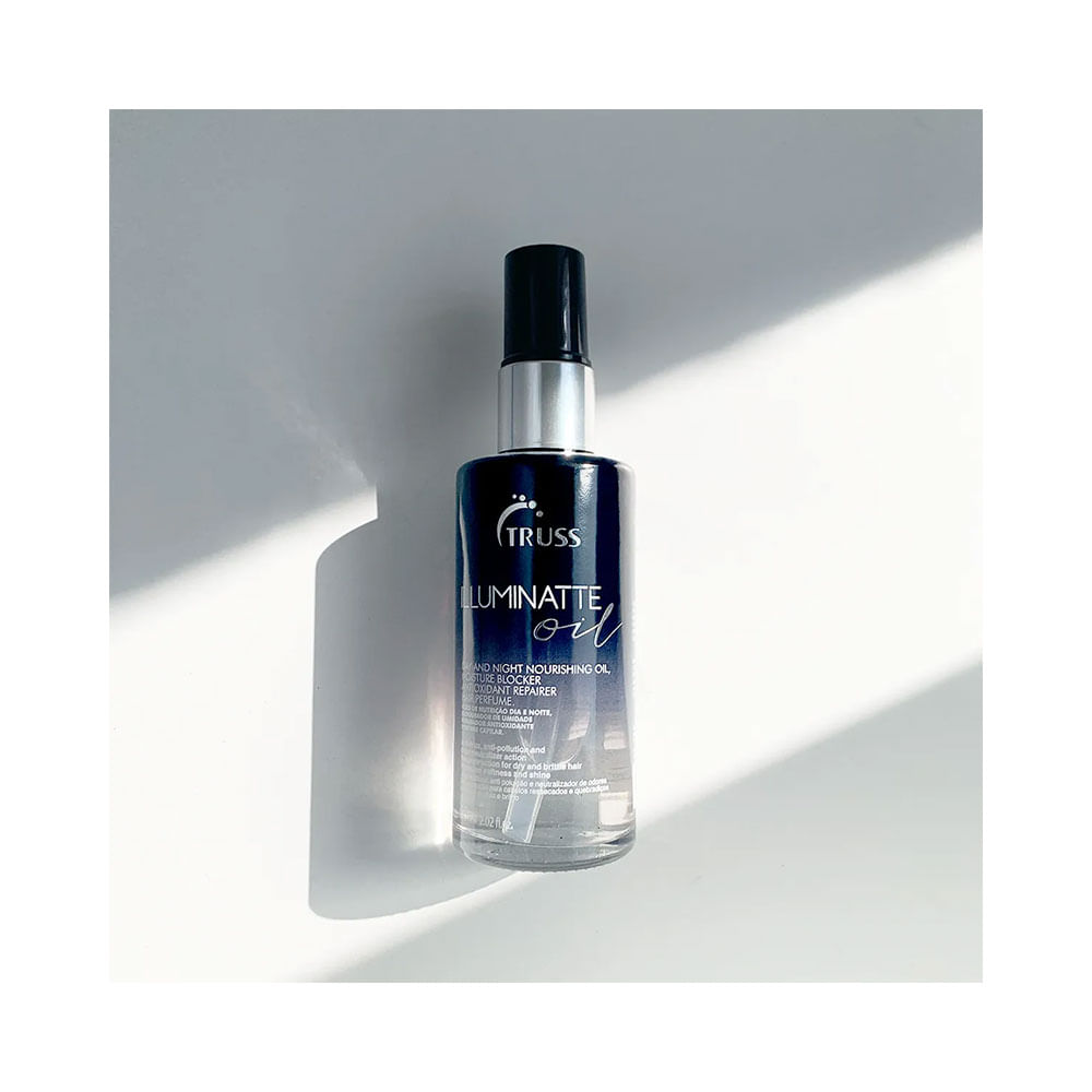 Frasco do óleo Truss Illuminatte 60ml sobre fundo branco