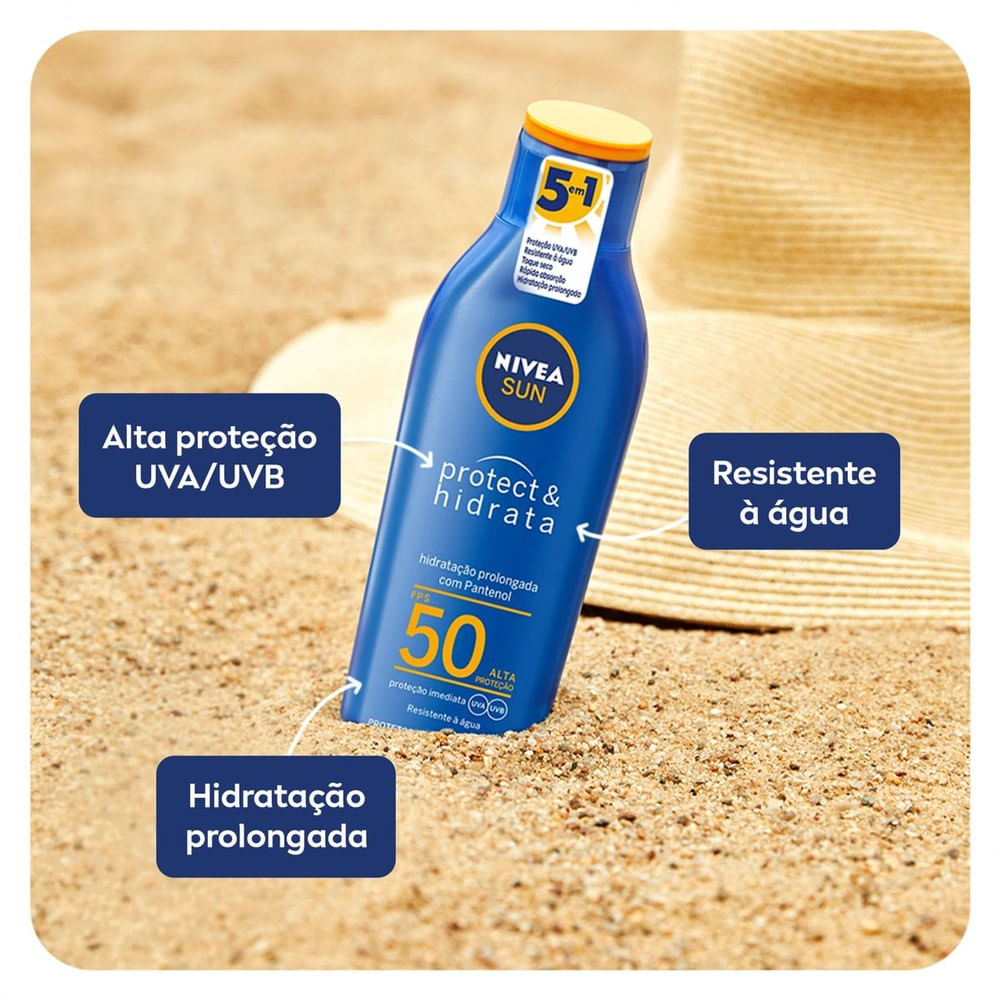Protetor Solar Nivea Sun 400ml na praia ao lado de chapéu de palha
