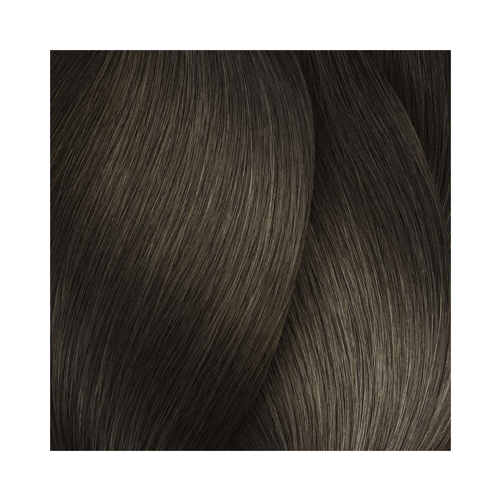 Close em mechas cor 6 Louro Escuro mostrando brilho e reflexos