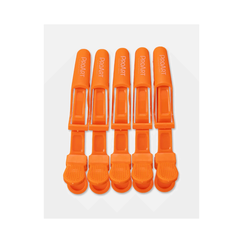 Cinco clips ProArt Crocodilo laranja dispostos sobre fundo branco