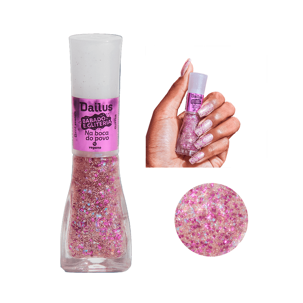 Frasco do Esmalte Dailus Na Boca do Povo com glitter rosa e lilás, mostrando amostra e unhas pintadas