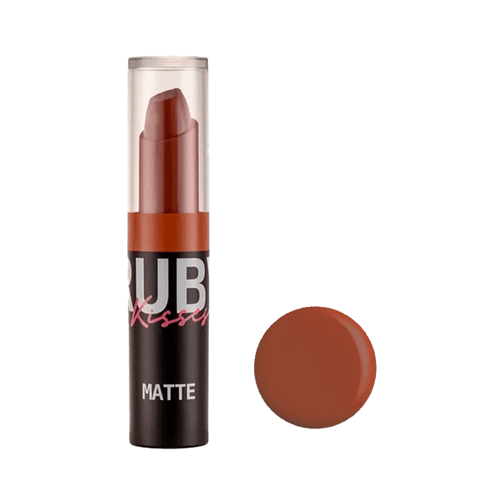 Batom Matte Ruby Kisses Warm Sienna embalagem preta com tampa transparente e amostra da cor