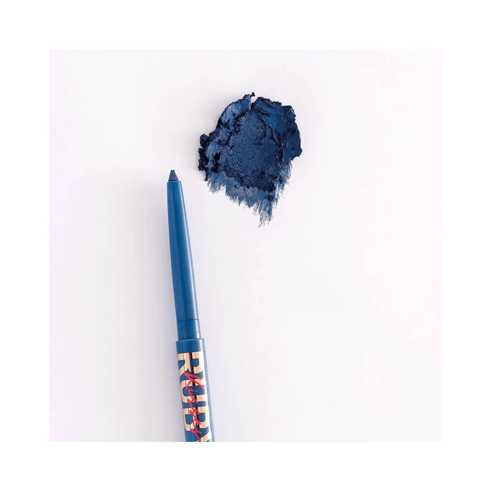 Amostra de cor azul intenso e textura do lápis Ruby Kisses