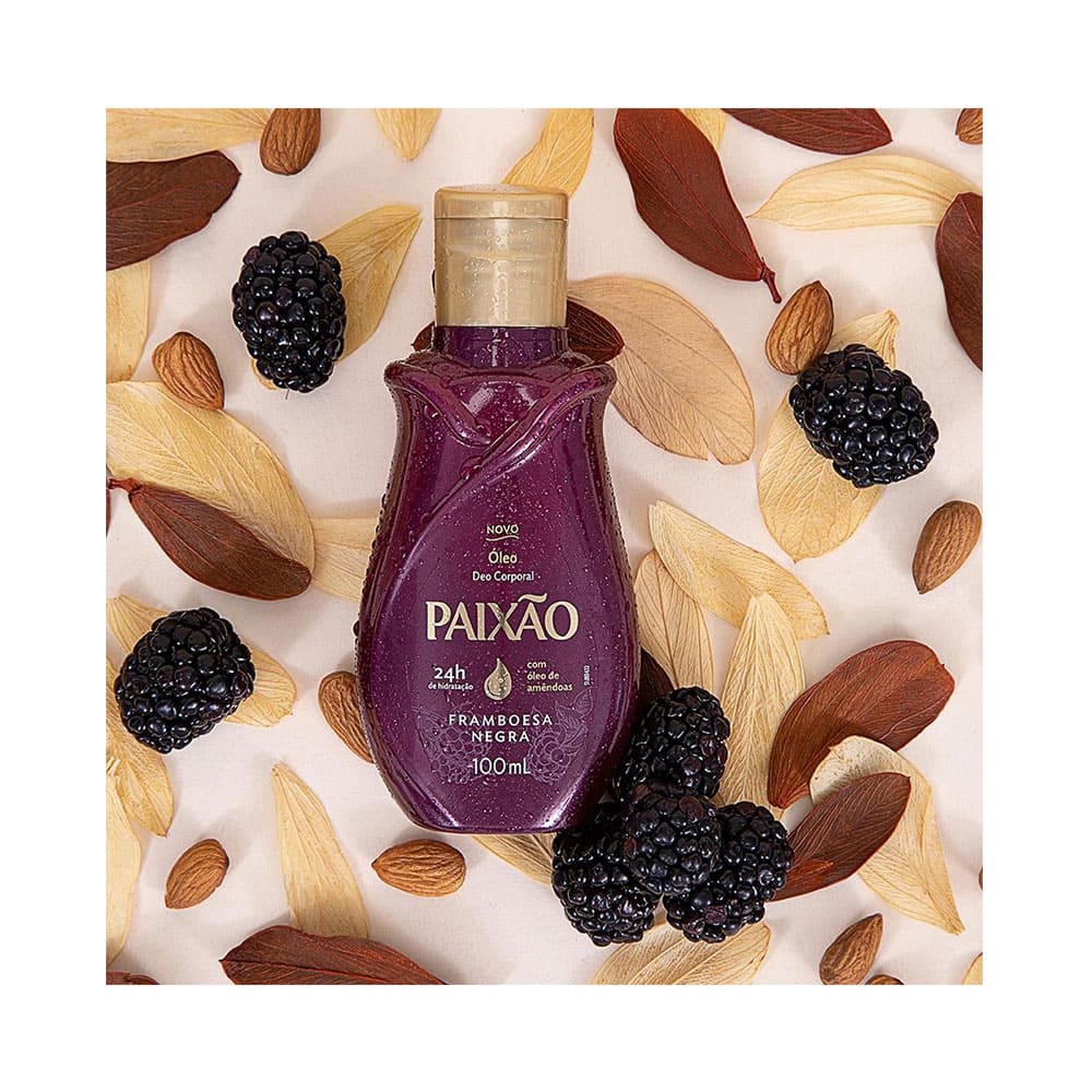 Frasco rodeado por amêndoas e framboesas, destacando ingredientes naturais