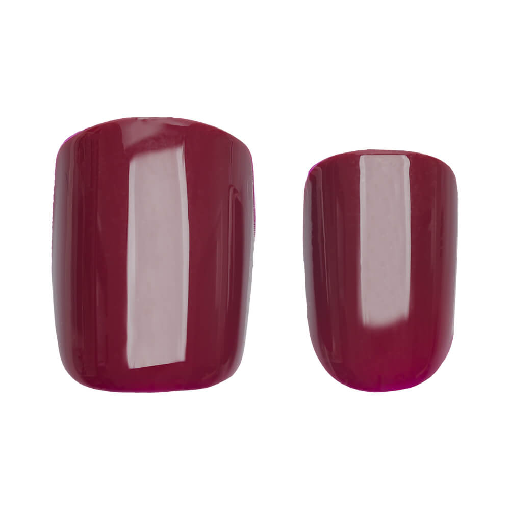 Close-up das unhas postiças First Kiss imPRESS vermelho vinho mostrando brilho e acabamento