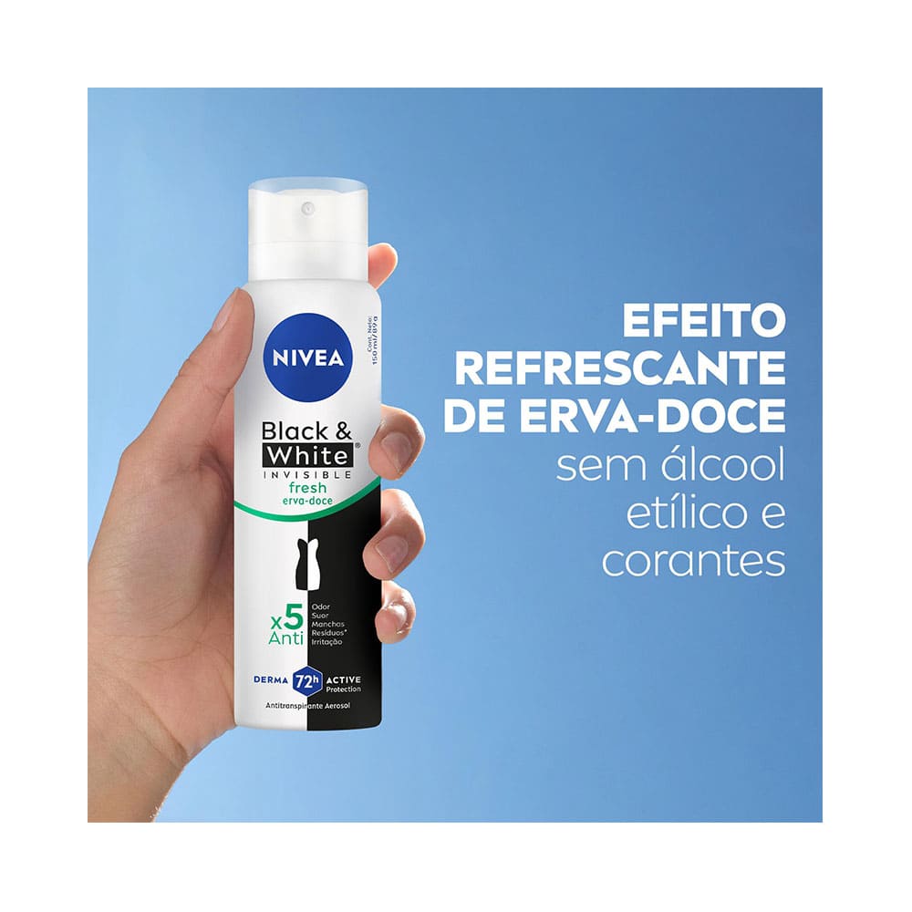 Mão segurando o desodorante Nivea Black & White INVISIBLE Fresh Erva-doce 150ml
