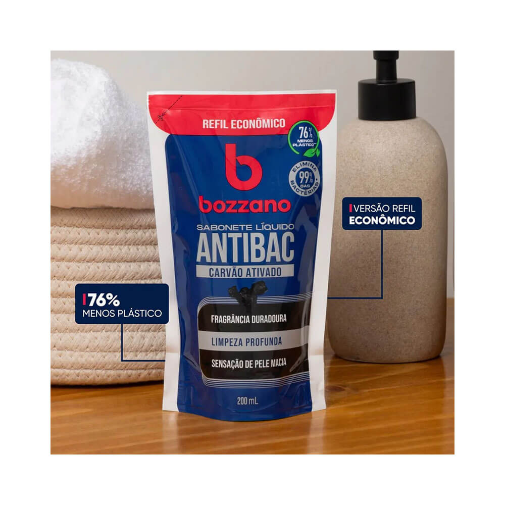 Refil econômico sobre mesa com destaque para selo 76% menos plástico