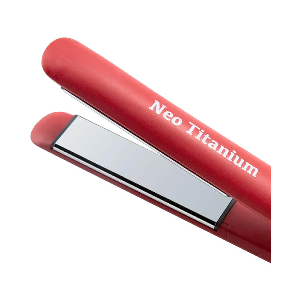 Close nas placas espelhadas da Chapa Lizz Neo Titanium vermelha