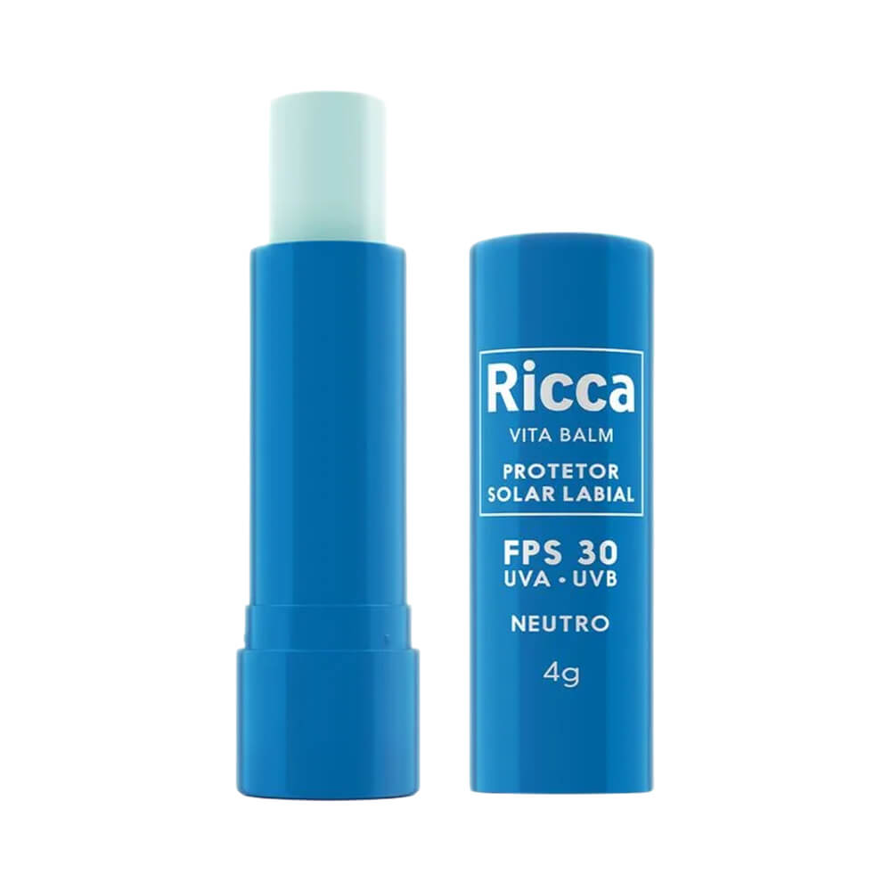 Protetor Labial Ricca aberto mostrando produto incolor e tampa ao lado