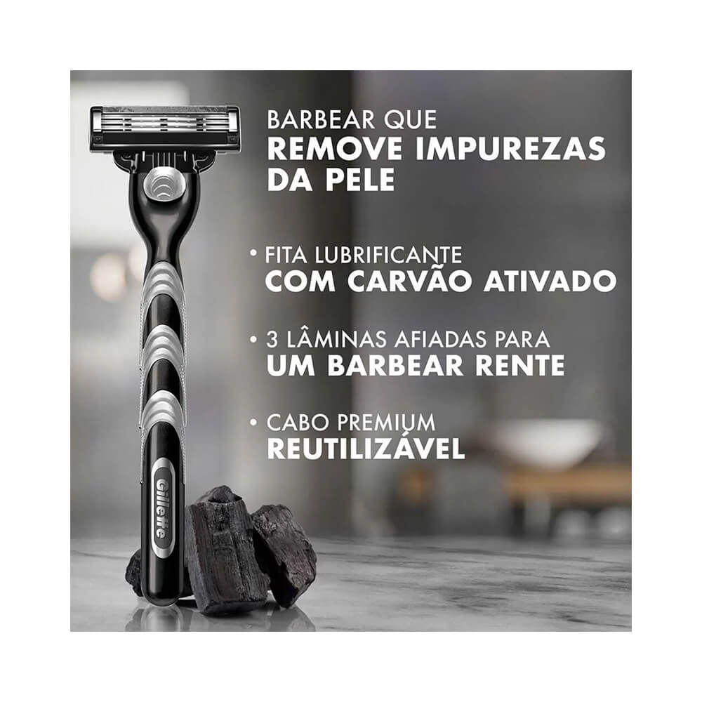 Aparelho Gillette Mach3 Carbono Up sobre fundo com pedaços de carvão destacando a fita lubrificante