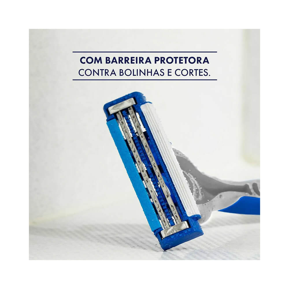 Close nas lâminas do Aparelho de Barbear Gillette Corpo Leve com gotas d'água