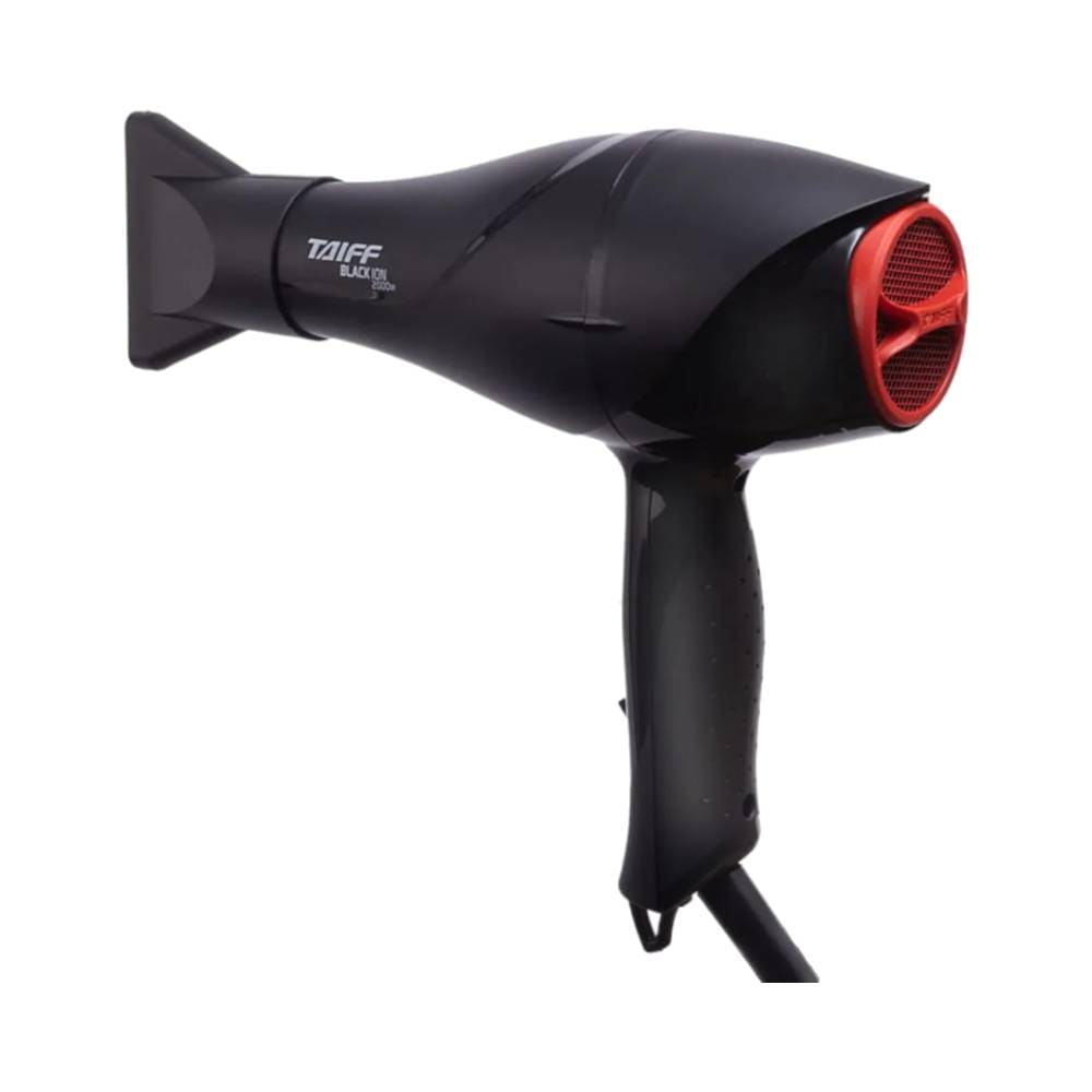 Secador de cabelo Taiff Black Ion preto com detalhes vermelhos, visto de lado com fundo branco.