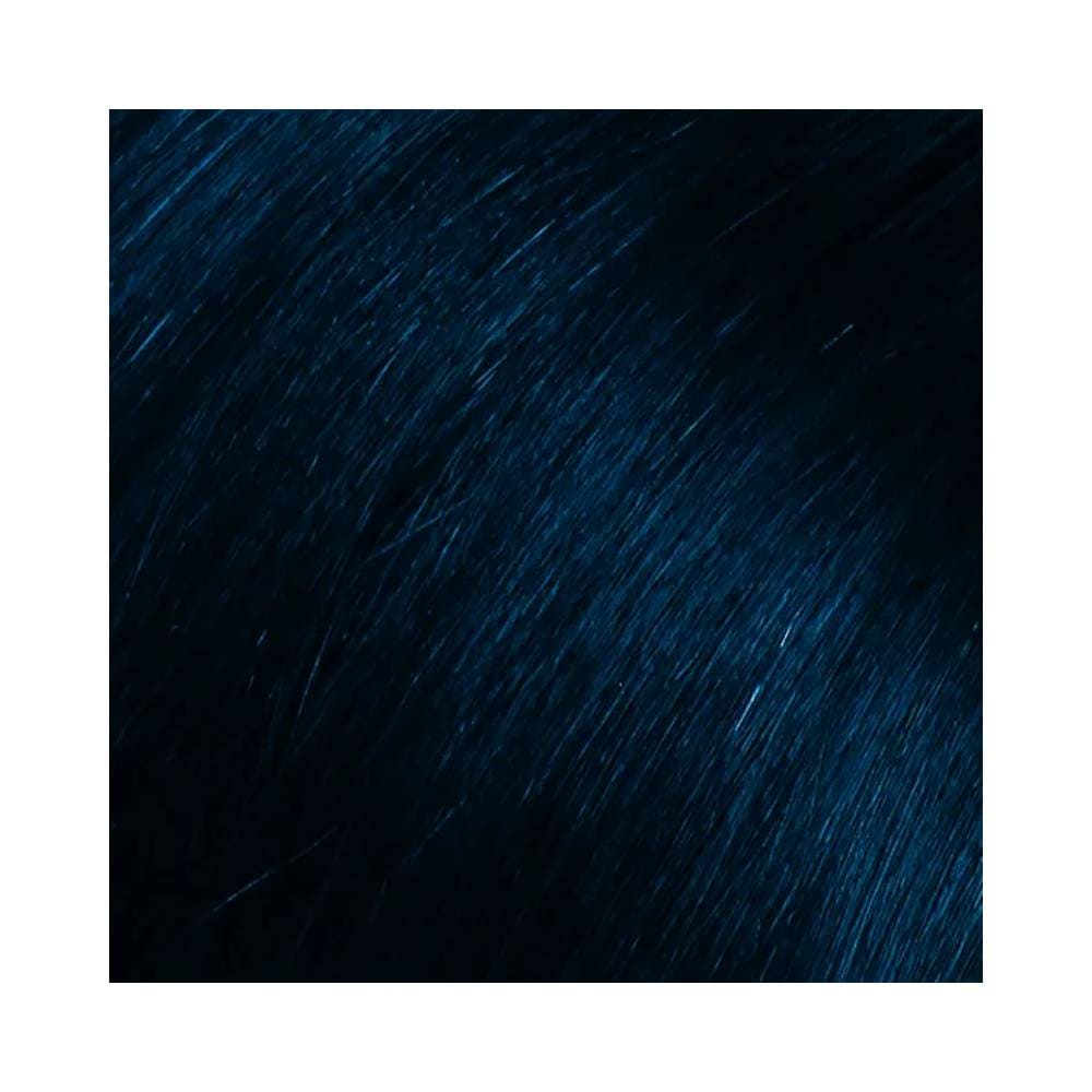 Mechas com coloração preto azulado mostrando brilho e tonalidade azulada