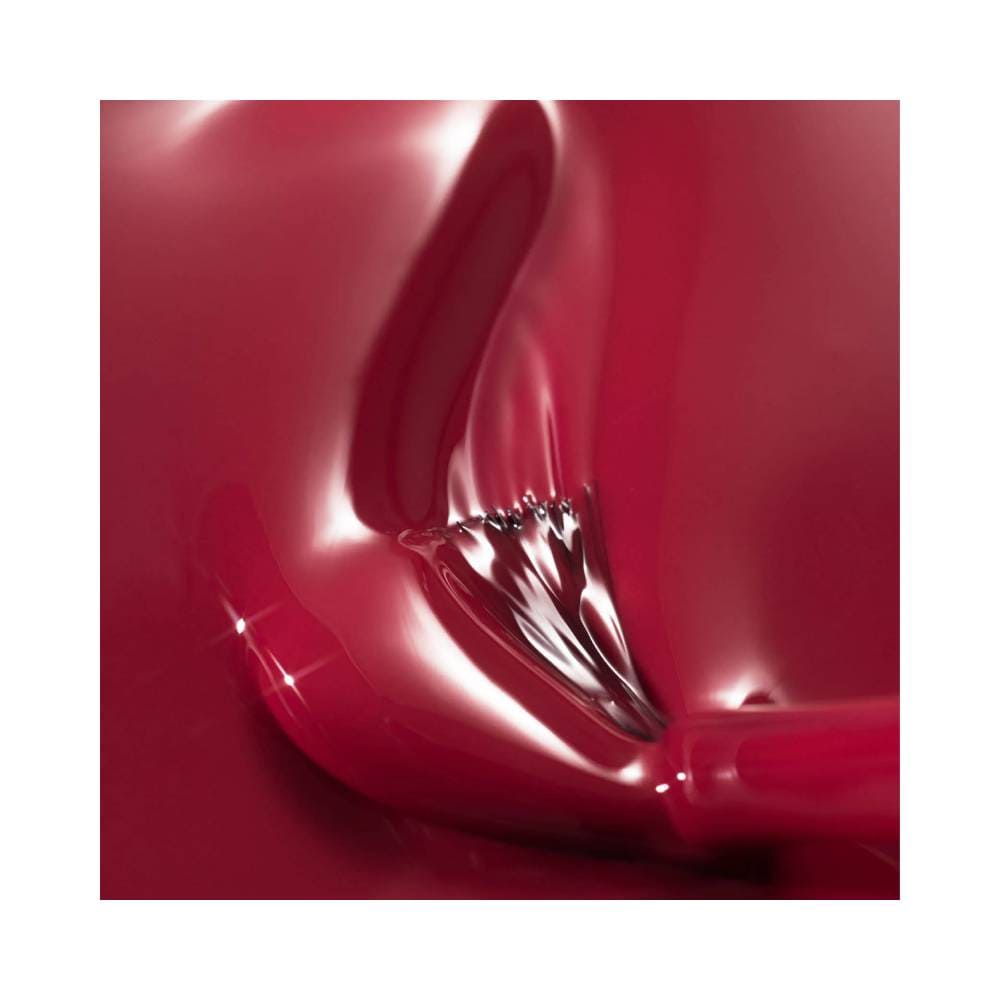 Close da textura cremosa do Esmalte Dailus Choco Cherry Bombom de Cereja