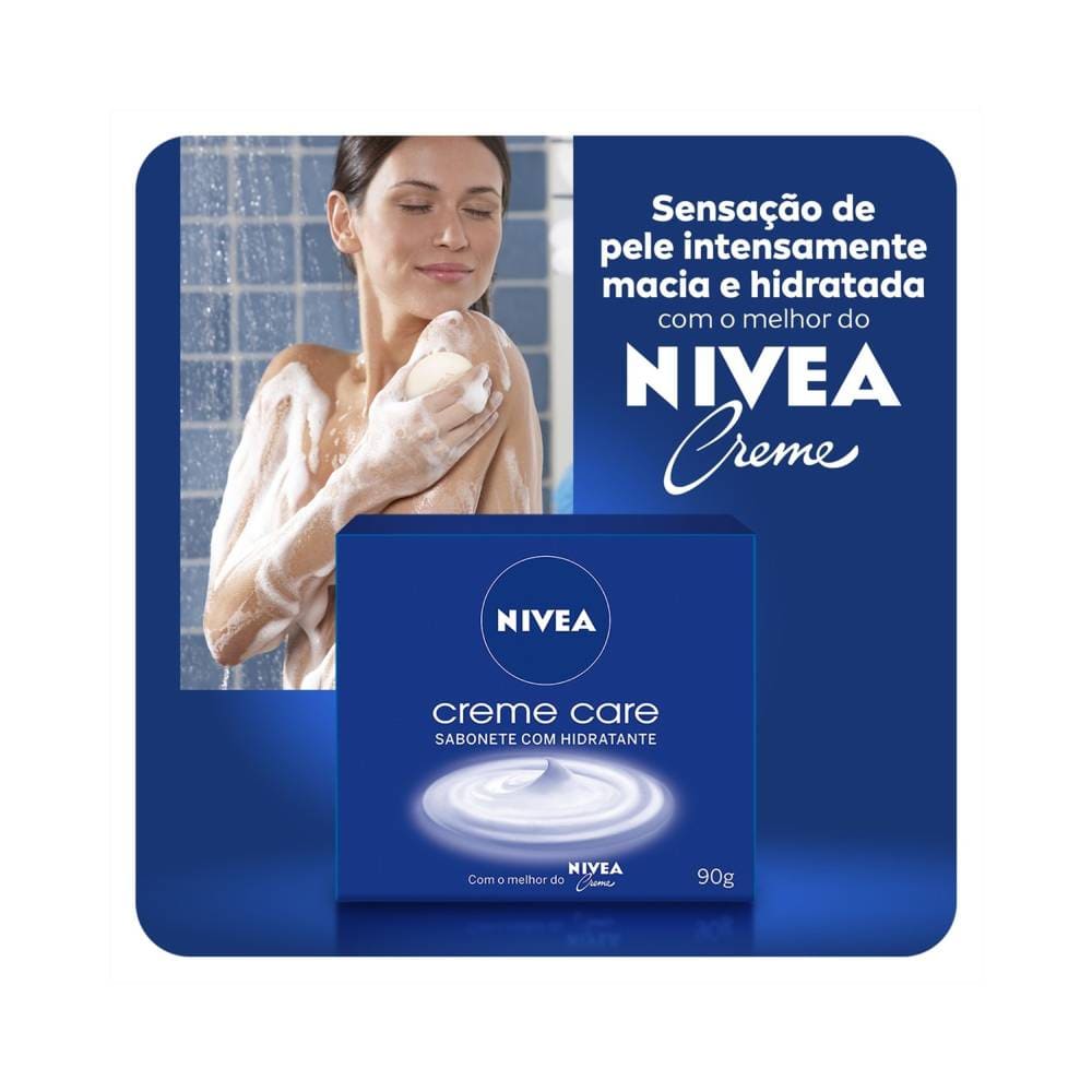 Mulher aplicando espuma do Sabonete Nivea Creme Care