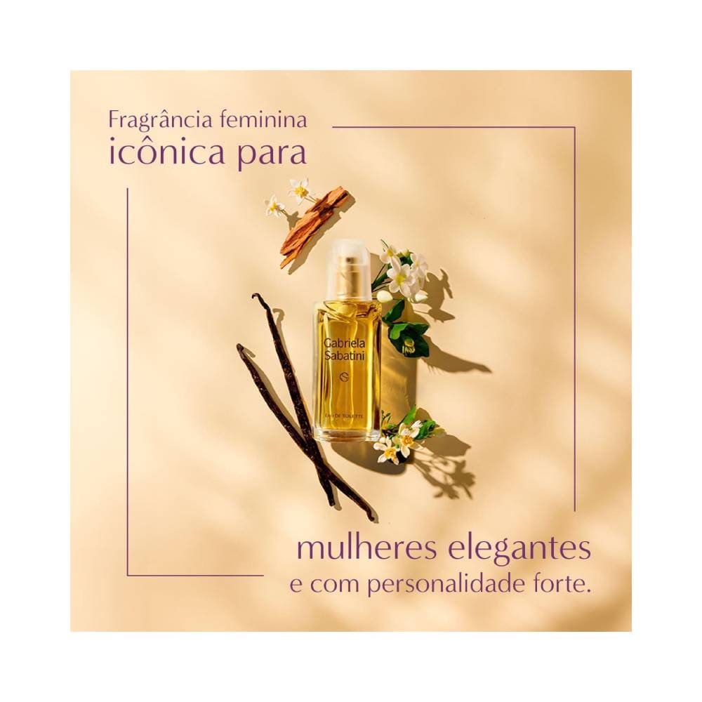 Frasco do perfume Gabriela Sabatini sobre fundo claro com elementos florais