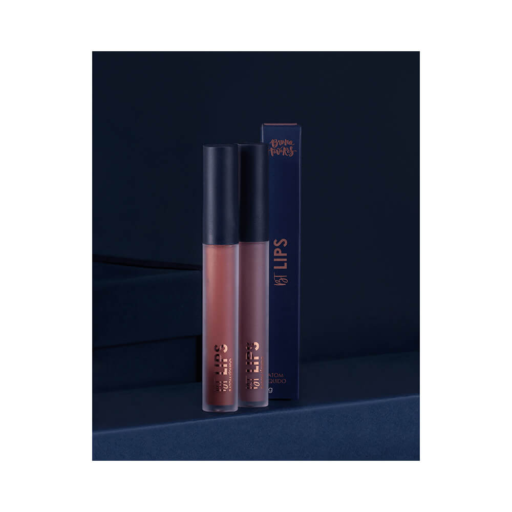 Dois batons Bruna Tavares Lips Matte Flávia com caixa ao fundo