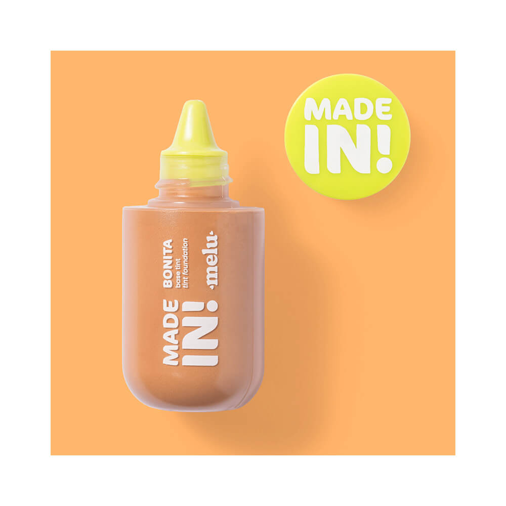 Frasco aberto da Base Melu Foundation Tint cor 90 com bico aplicador visível
