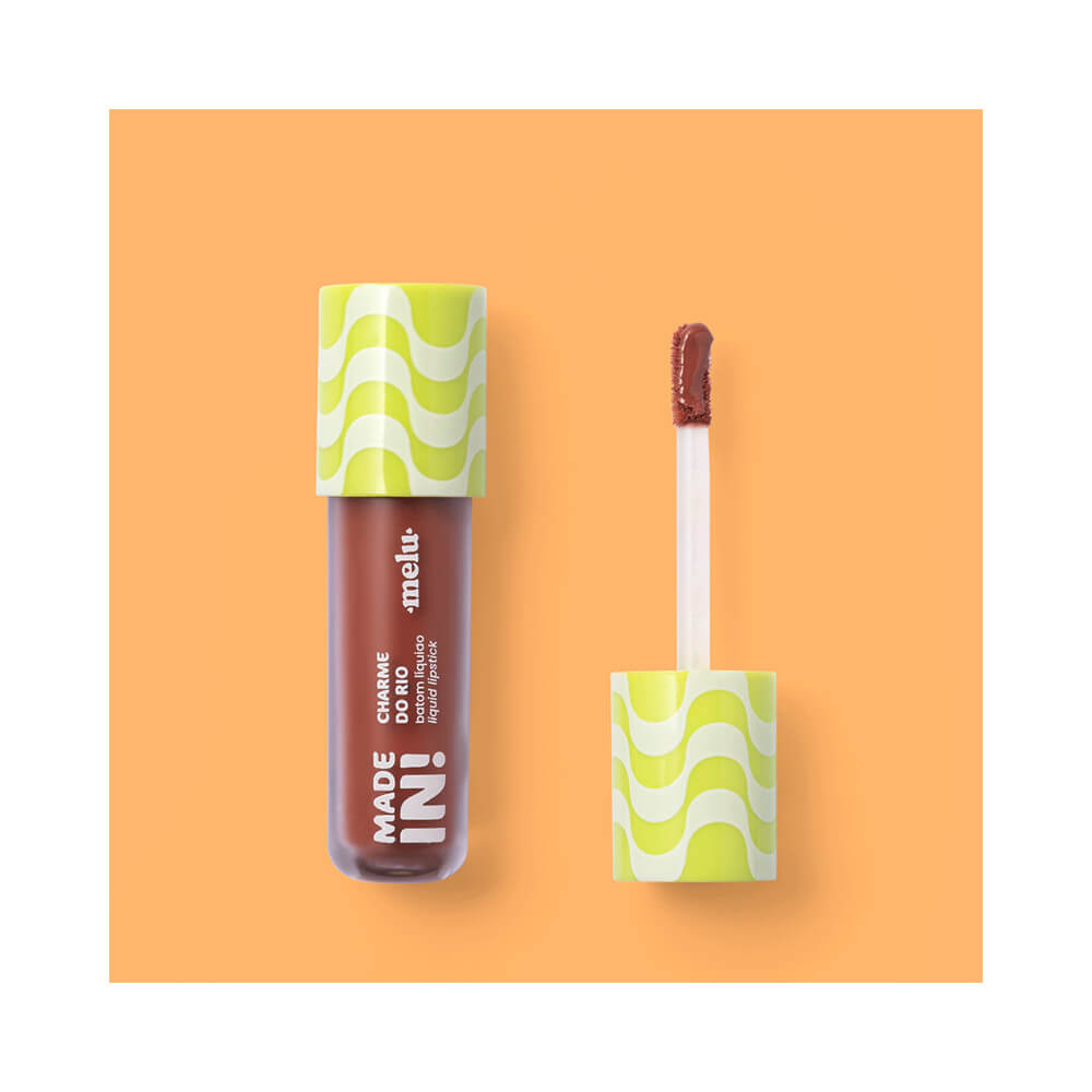 Batom líquido Melu Charme do Rio Tijuca com aplicador aberto mostrando o produto