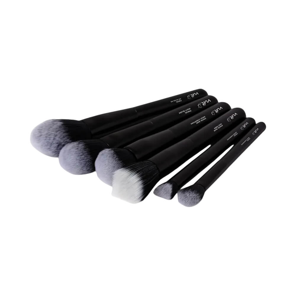Conjunto de pincéis Vult com cabos pretos foscos, destacando o Pincel Multi Iluminador