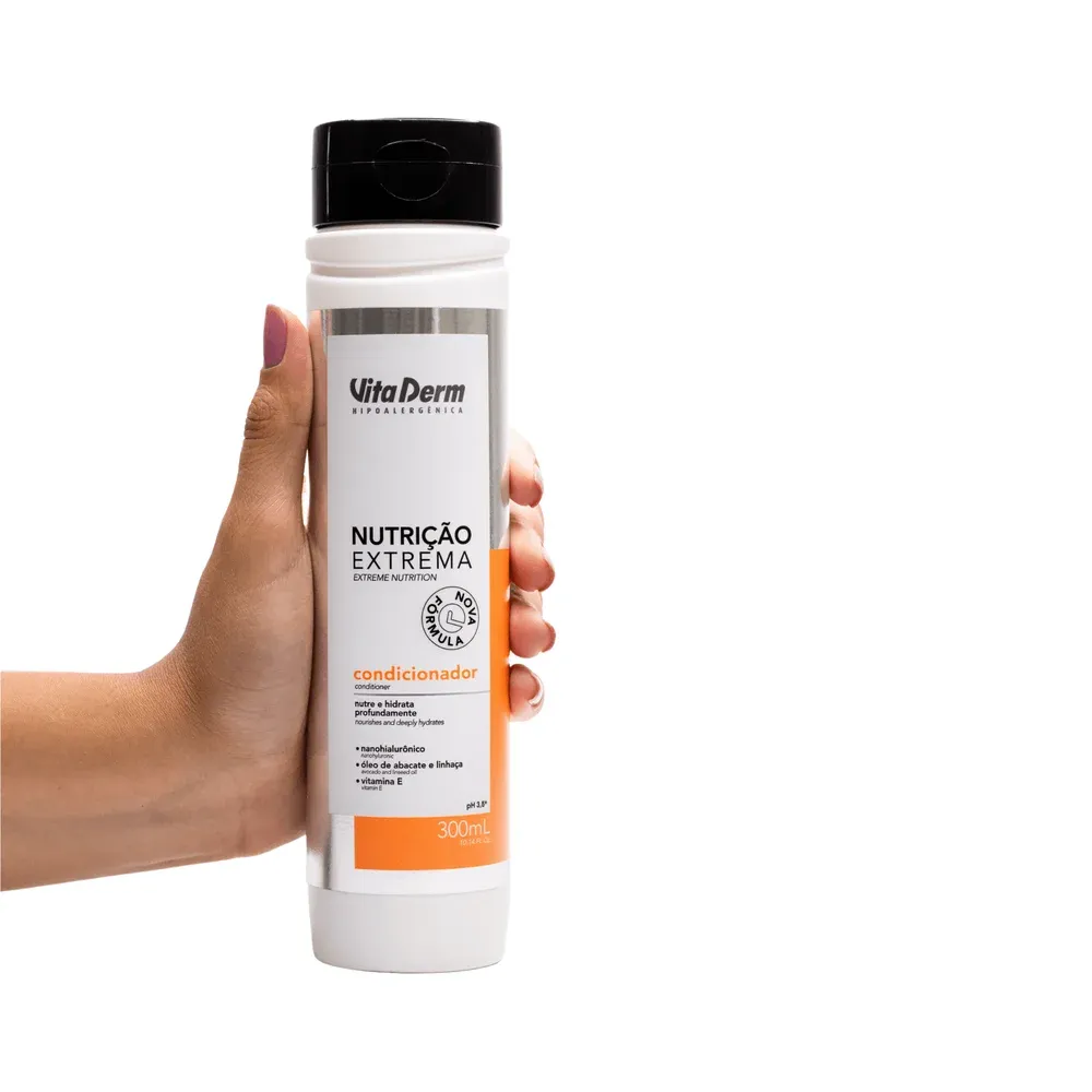 Frasco de condicionador Vita Derm em ângulo lateral