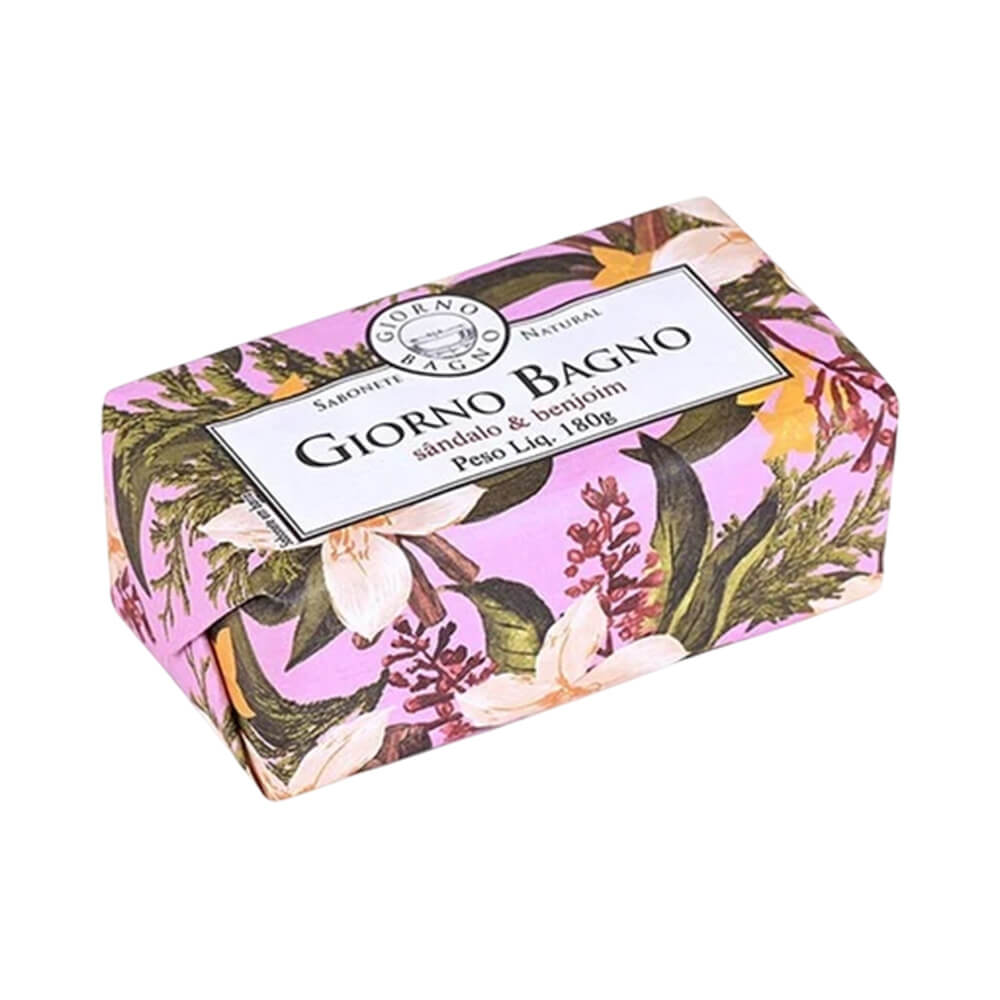 Sabonete Giorno Bagno Sândalo e Benjoim embalado em papel floral lilás