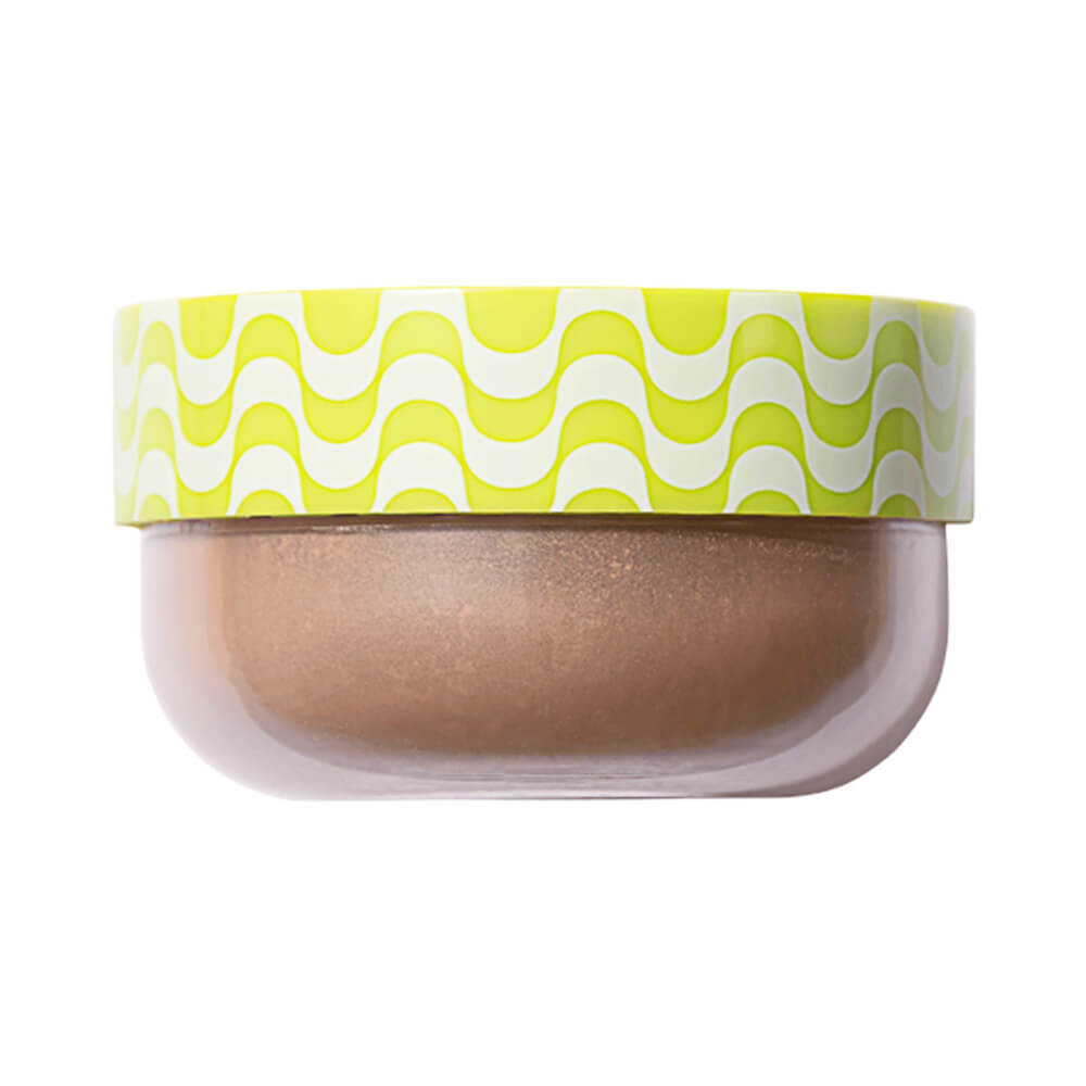 Pote de pó solto Melu Made In! Areia das Dunas Calor do Nordeste com tampa amarela clara e base transparente mostrando pó tom areia.