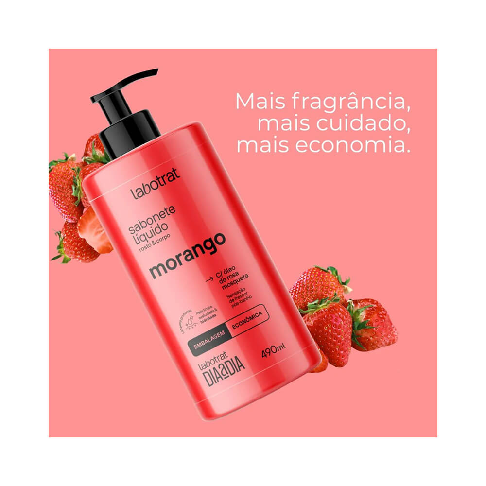 Sabonete Líquido Labotrat Morango 490ml ao lado de morangos frescos