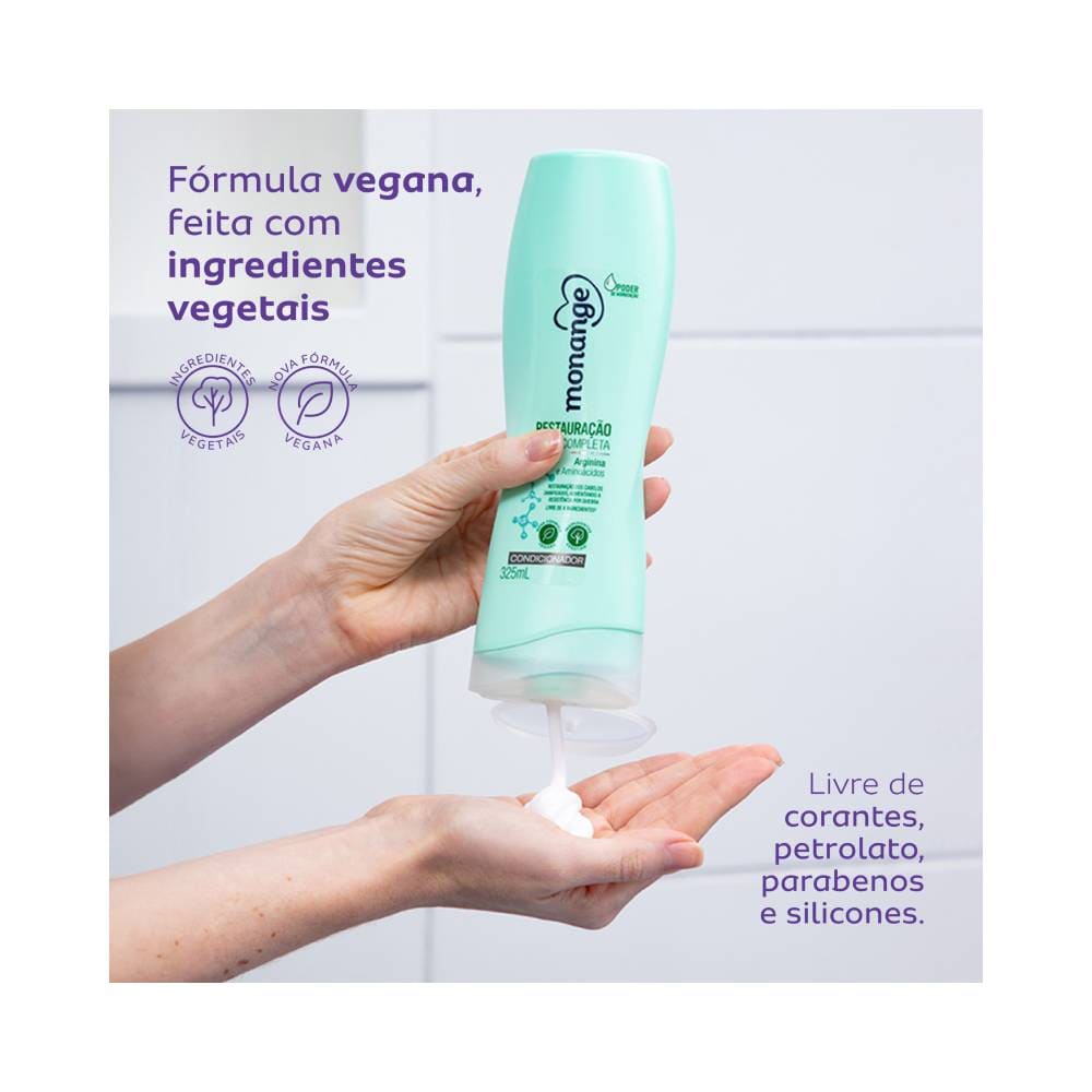 Aplicação do condicionador Monange na palma da mão mostrando textura cremosa